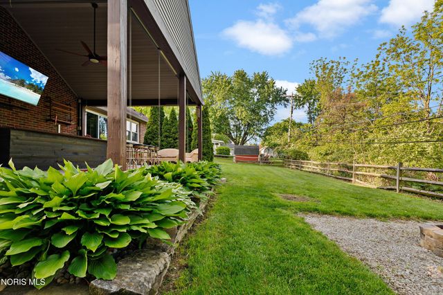 604 Valley Drive, Rossford, OH 43460