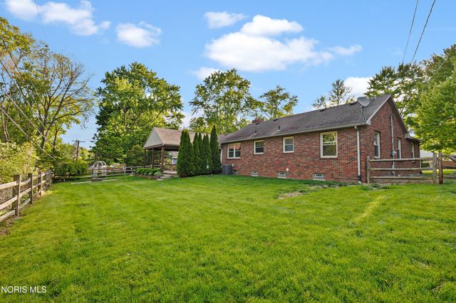 604 Valley Drive, Rossford, OH 43460