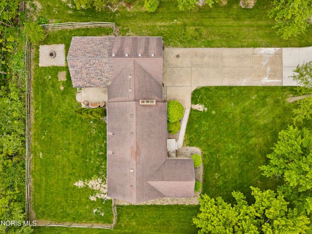 604 Valley Drive, Rossford, OH 43460
