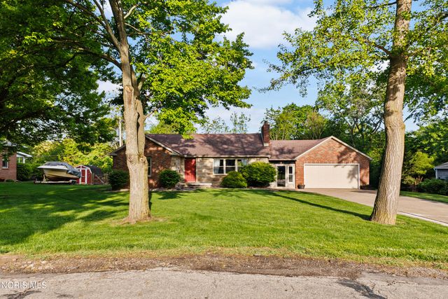 604 Valley Drive, Rossford, OH 43460