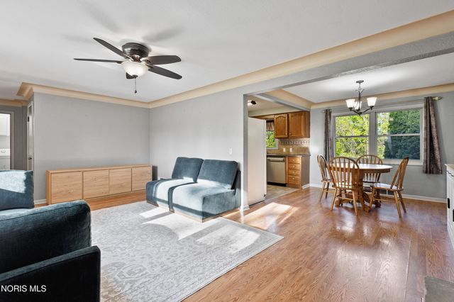 604 Valley Drive, Rossford, OH 43460