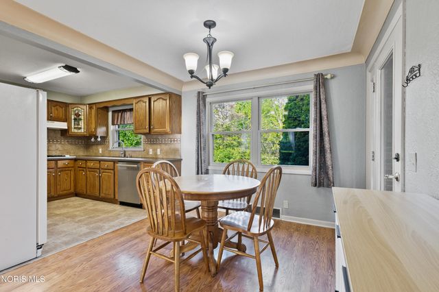 604 Valley Drive, Rossford, OH 43460