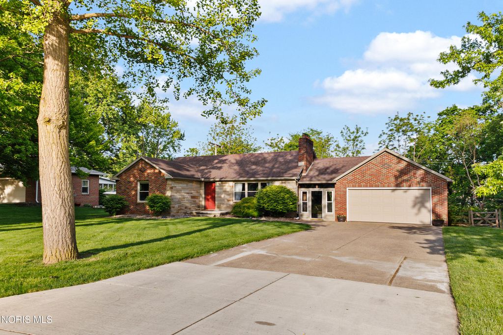 604 Valley Drive, Rossford, OH 43460