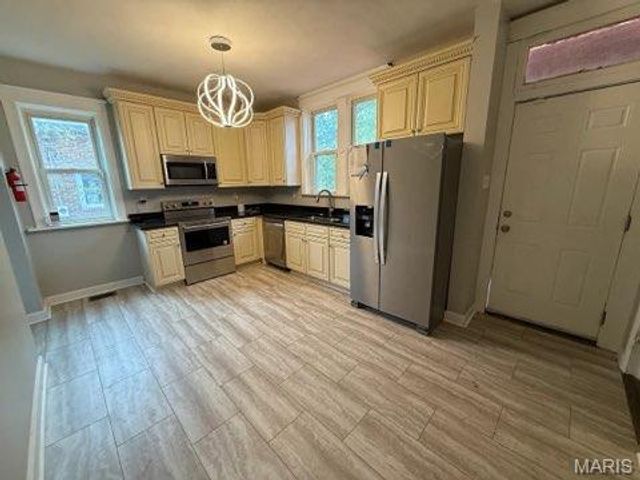 8645 Natural Bridge Road, Bel Ridge, MO 63121