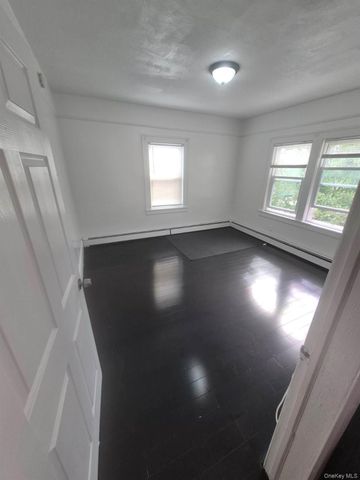 86 Woodlawn Avenue, Valley Stream, NY 11581