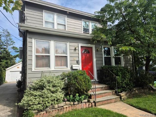 86 Woodlawn Avenue, Valley Stream, NY 11581