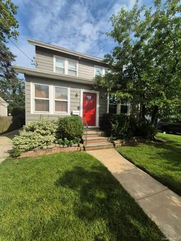 86 Woodlawn Avenue, Valley Stream, NY 11581