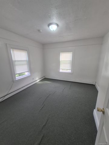 86 Woodlawn Avenue, Valley Stream, NY 11581