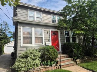86 Woodlawn Avenue, Valley Stream, NY 11581