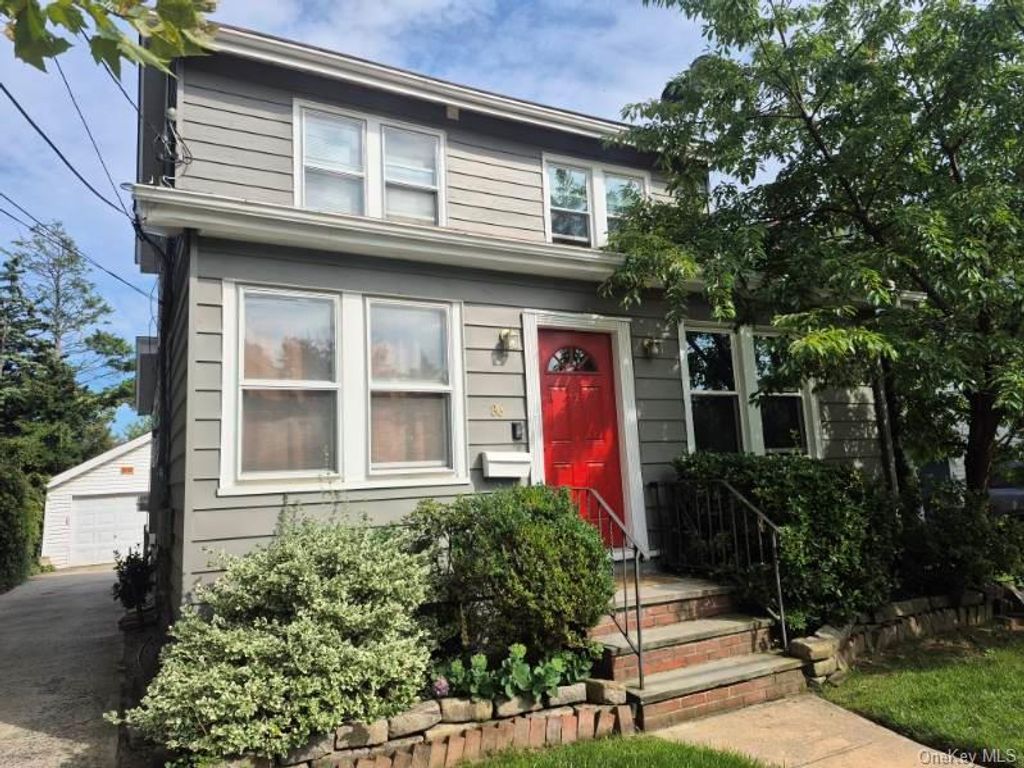 86 Woodlawn Avenue, Valley Stream, NY 11581