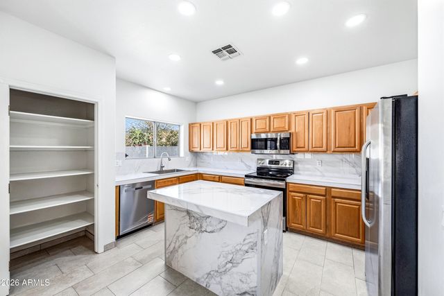 9054 W CUSTER Lane, Peoria, AZ 85381