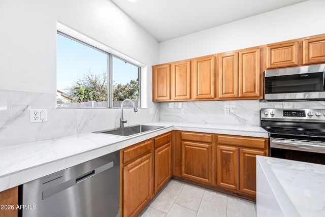 9054 W CUSTER Lane, Peoria, AZ 85381