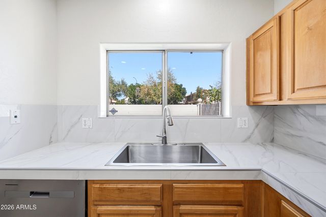 9054 W CUSTER Lane, Peoria, AZ 85381