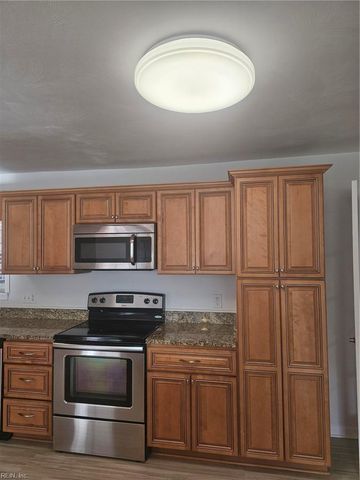 1068 Sharon DR, Chesapeake, VA 23320