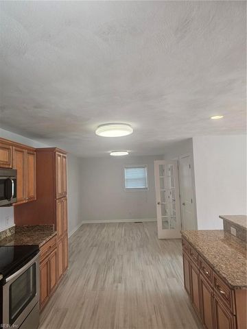 1068 Sharon DR, Chesapeake, VA 23320