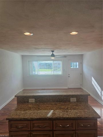 1068 Sharon DR, Chesapeake, VA 23320