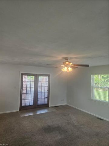 1068 Sharon DR, Chesapeake, VA 23320