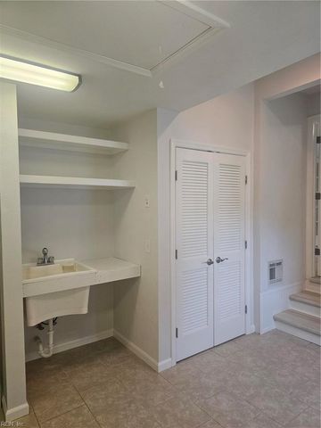 1068 Sharon DR, Chesapeake, VA 23320