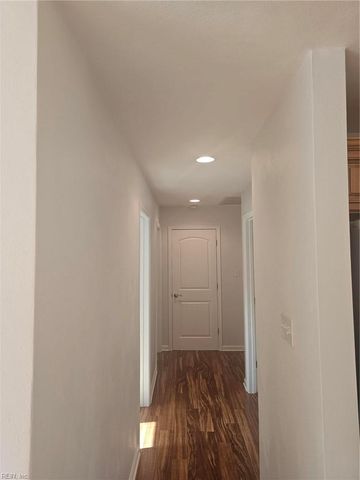 1068 Sharon DR, Chesapeake, VA 23320