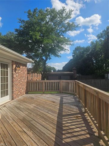 1068 Sharon DR, Chesapeake, VA 23320