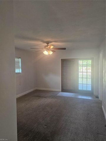 1068 Sharon DR, Chesapeake, VA 23320