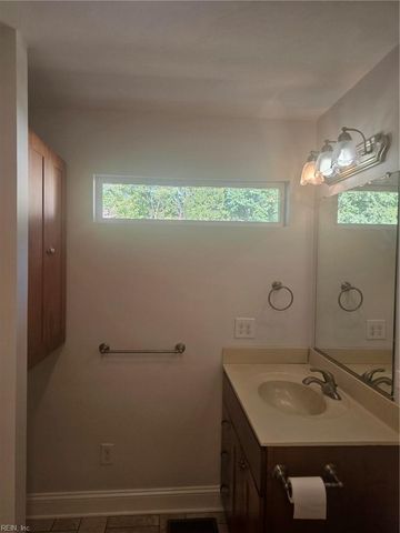 1068 Sharon DR, Chesapeake, VA 23320