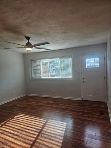 1068 Sharon DR, Chesapeake, VA 23320