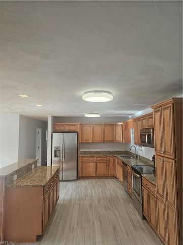 1068 Sharon DR, Chesapeake, VA 23320
