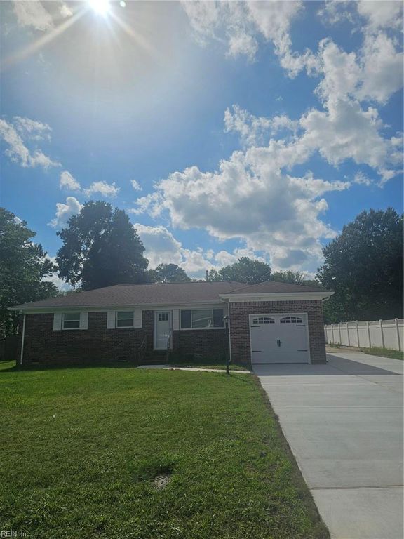 1068 Sharon DR, Chesapeake, VA 23320