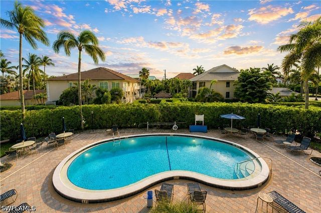 1050 6th ST S 1050, Naples, FL 34102