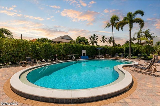 1050 6th ST S 1050, Naples, FL 34102