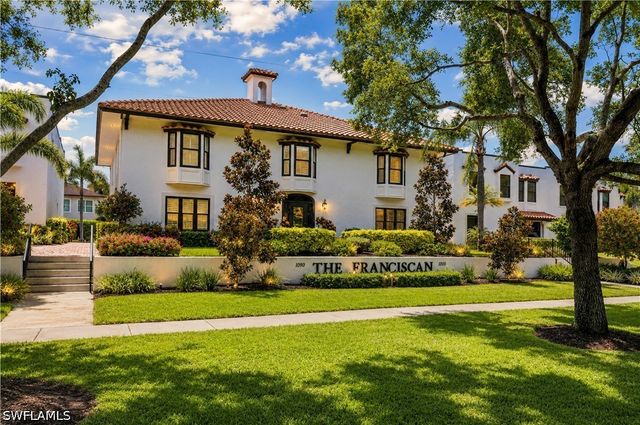 1050 6th ST S 1050, Naples, FL 34102