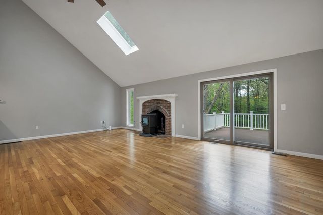 16 Old Manchester Road, Amherst, NH 03031