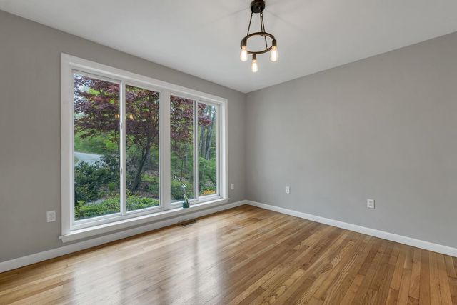 16 Old Manchester Road, Amherst, NH 03031