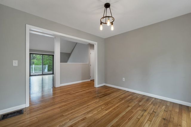 16 Old Manchester Road, Amherst, NH 03031