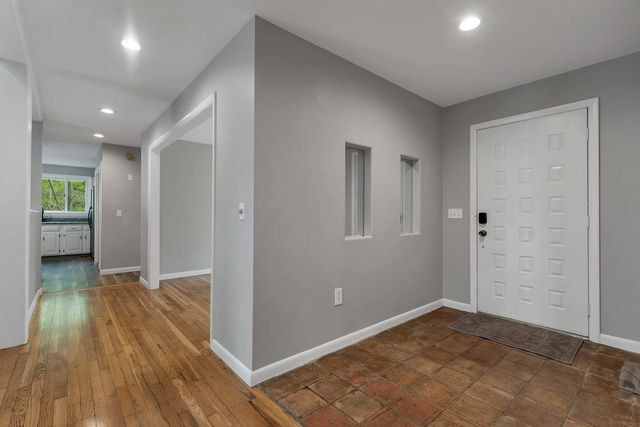 16 Old Manchester Road, Amherst, NH 03031