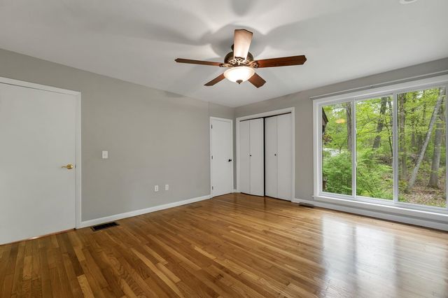 16 Old Manchester Road, Amherst, NH 03031