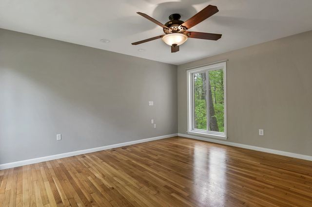 16 Old Manchester Road, Amherst, NH 03031