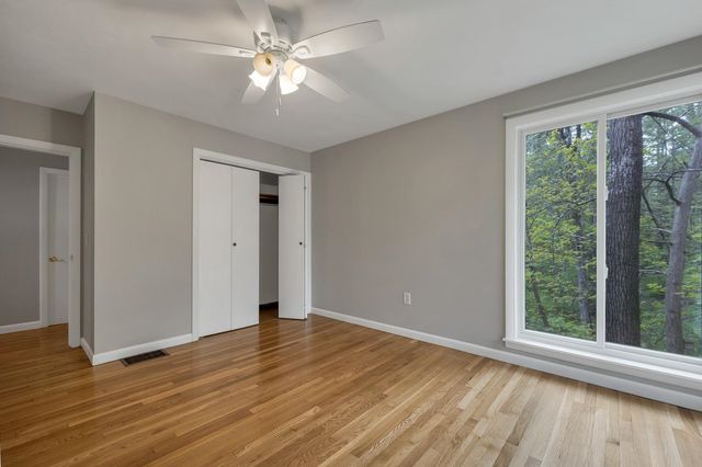 16 Old Manchester Road, Amherst, NH 03031