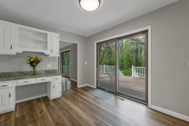 16 Old Manchester Road, Amherst, NH 03031