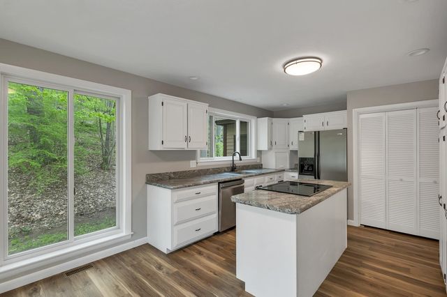 16 Old Manchester Road, Amherst, NH 03031