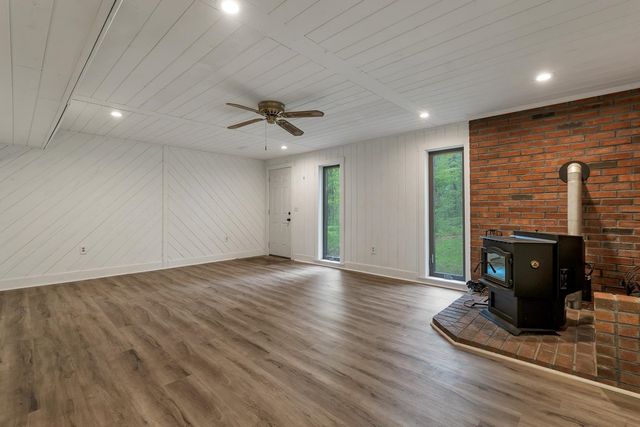 16 Old Manchester Road, Amherst, NH 03031