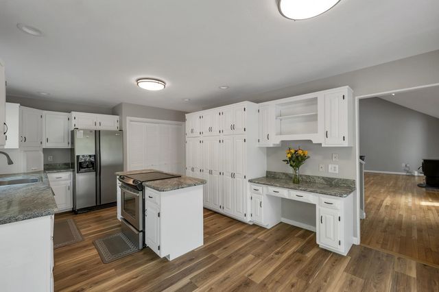 16 Old Manchester Road, Amherst, NH 03031
