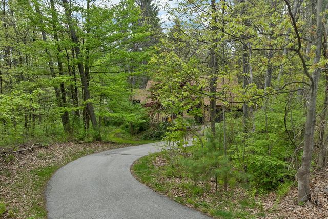 16 Old Manchester Road, Amherst, NH 03031