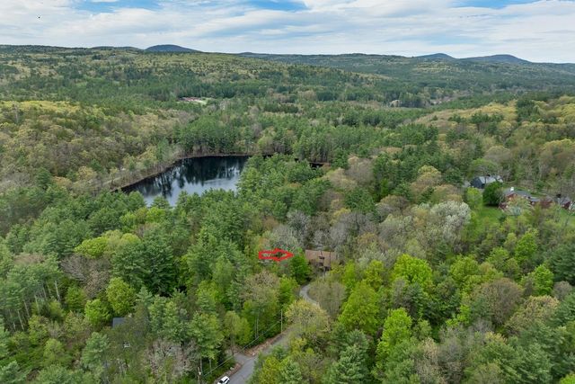 16 Old Manchester Road, Amherst, NH 03031