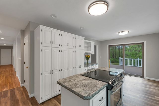 16 Old Manchester Road, Amherst, NH 03031