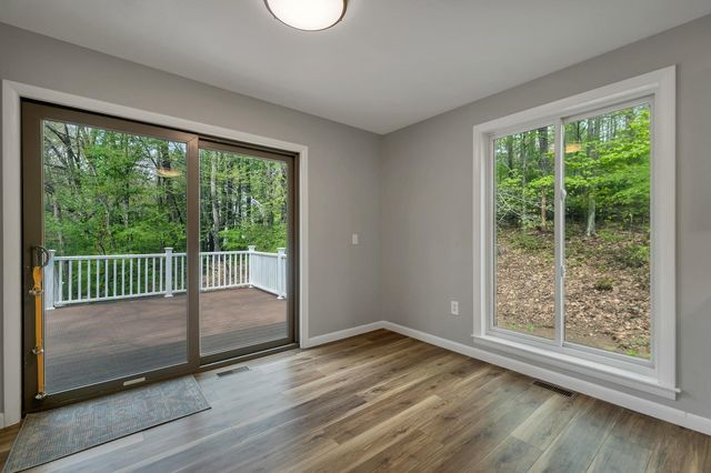 16 Old Manchester Road, Amherst, NH 03031
