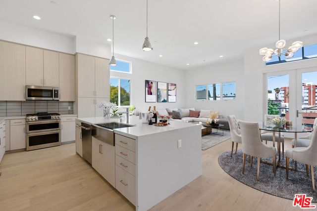 1746 N Garfield Place 301, Los Angeles, CA 90028