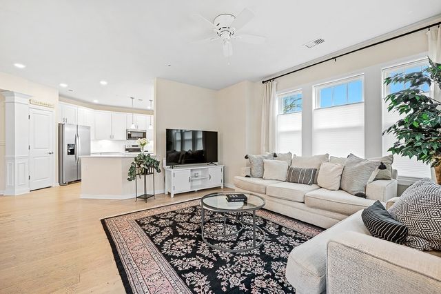 3 Peters Farm Way 107, Westborough, MA 01581