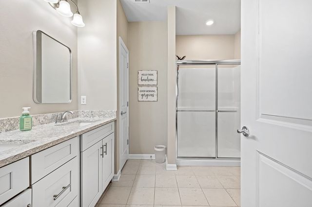 3 Peters Farm Way 107, Westborough, MA 01581